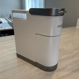 Keurig K-Mini Plus White and Gray Coffee Brewer